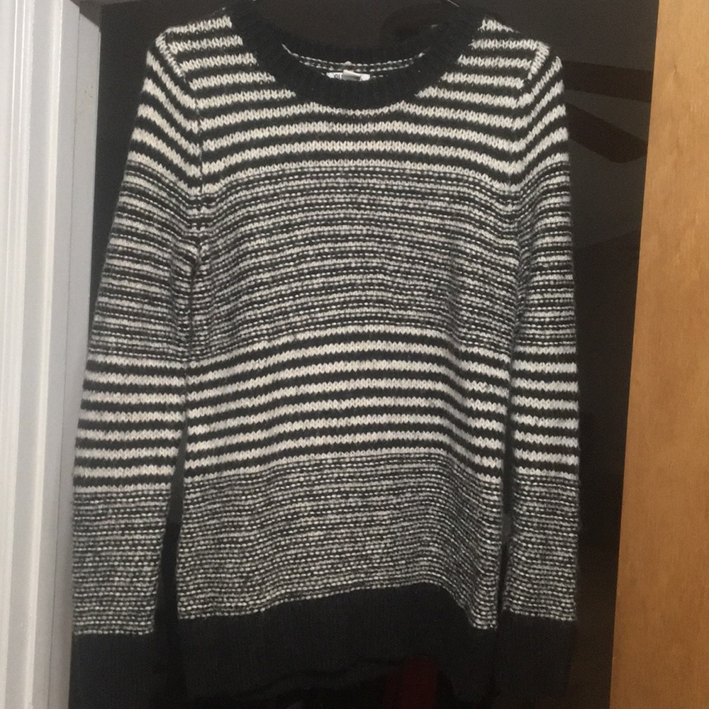 Pullover sweater